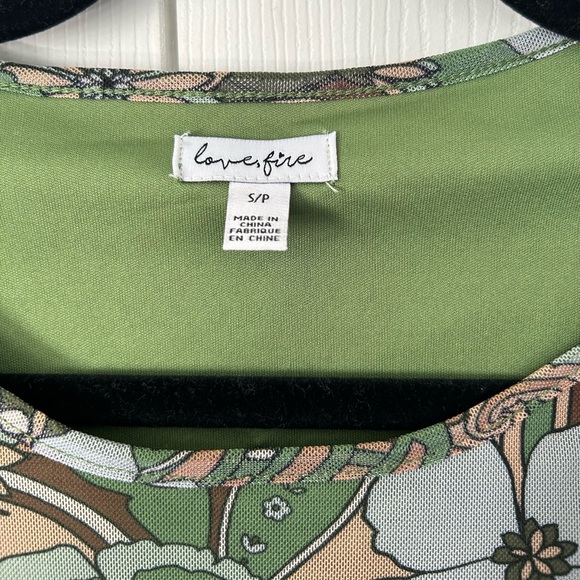Love, Fire Top Printed Floral Pattern Mesh Long Sleeves Layered Size Small - Picture 6 of 15